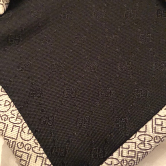 Gucci black and white tie. Silk. Monogram - Picture 3 of 5